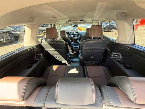 Used 2026 Honda Odyssey Elite image 8