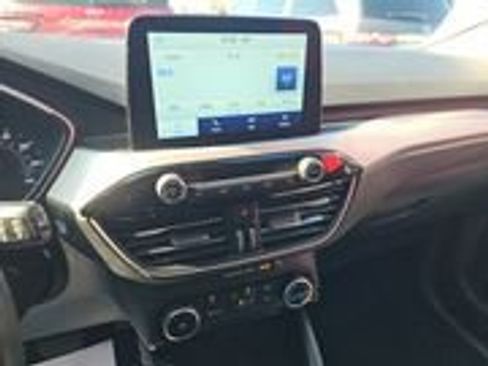 Used 2022 Ford Escape SE image 5