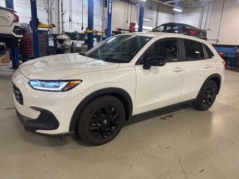 Used 2023 Honda HR-V Sport image 3