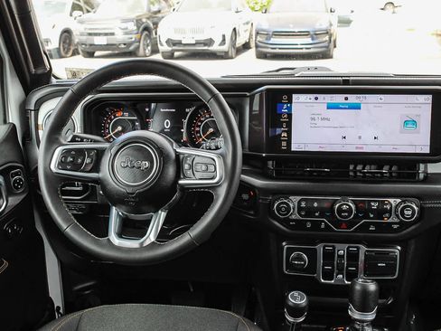 Used 2025 Jeep Wrangler Unlimited Sahara AWD/4WD image 13