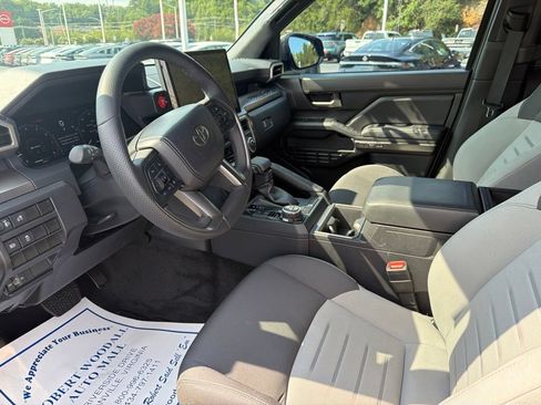 Used 2024 Toyota Tacoma TRD Off-Road AWD/4WD image 17