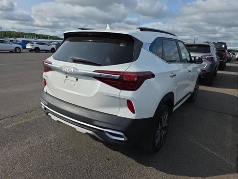 Used 2022 Kia Seltos SX w/ Sunroof Package AWD/4WD image 3