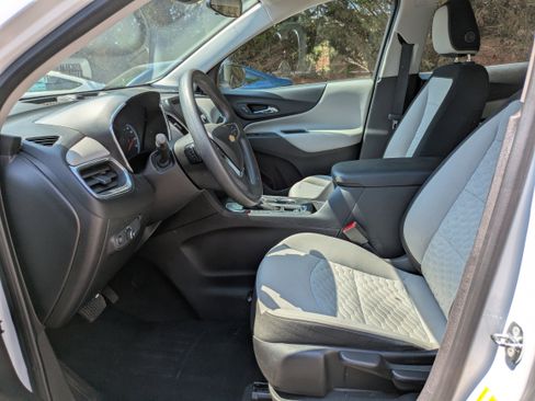 Used 2018 Chevrolet Equinox LS FWD image 27