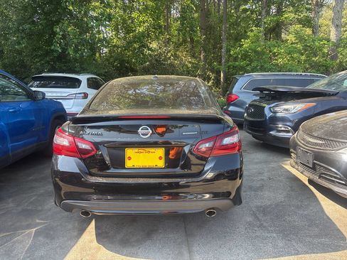 Used 2018 Nissan Altima 2.5 SR w/ SR Midnight Edition FWD image 6
