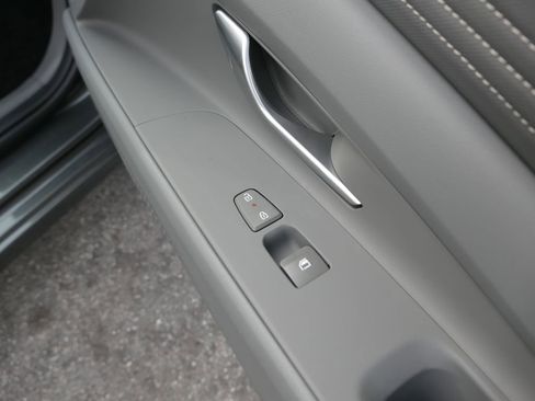 Certified 2025 Hyundai Elantra Sport image 23