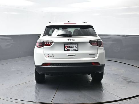 Used 2024 Jeep Compass Latitude AWD/4WD image 12
