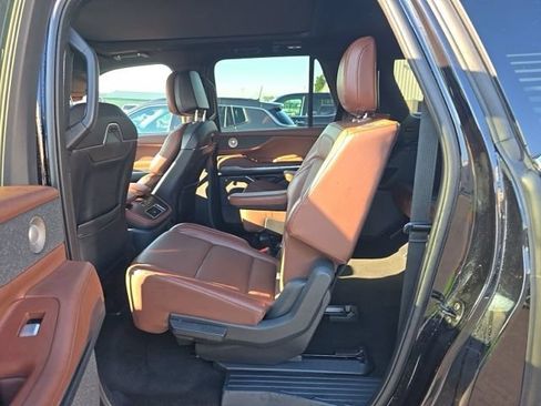 Used 2025 Lincoln Navigator L Reserve AWD/4WD image 11