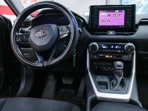 Used 2022 Toyota RAV4 LE image 20