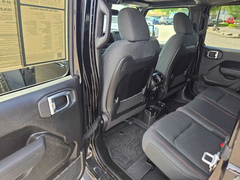 Used 2026 Jeep Wrangler Unlimited Rubicon AWD/4WD image 17