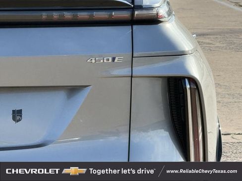 Used 2024 Cadillac Lyriq Luxury RWD image 8