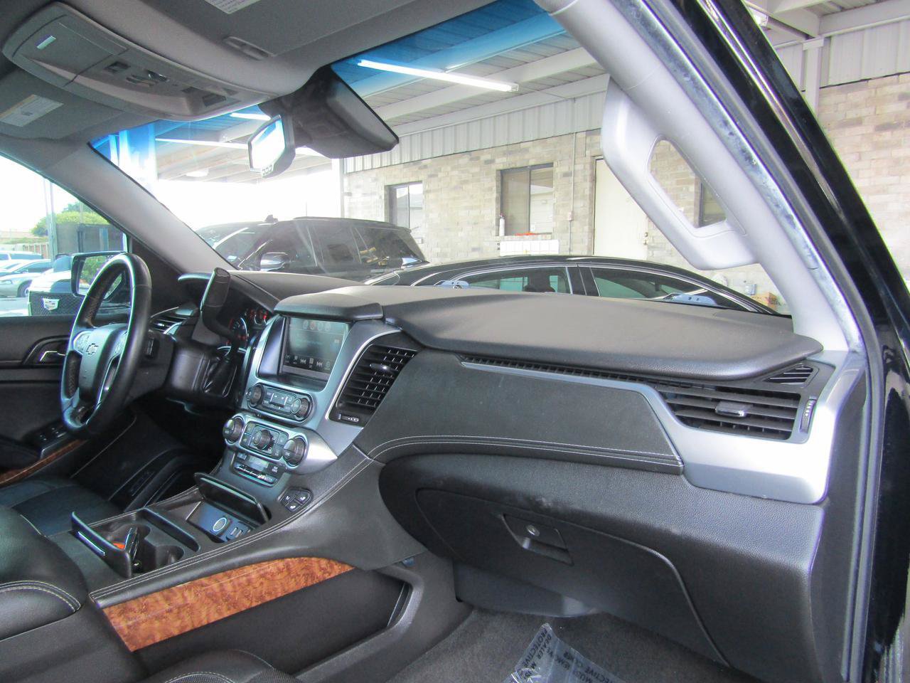 Used 2017 Chevrolet Suburban Premier AWD/4WD image 12