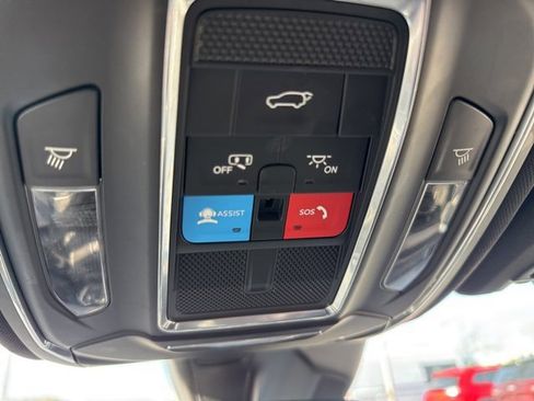 Used 2024 Jeep Grand Cherokee L Limited w/ Black Appearance Package image 27