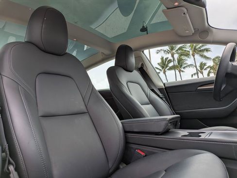 Used 2023 Tesla Model 3 Standard Range image 16