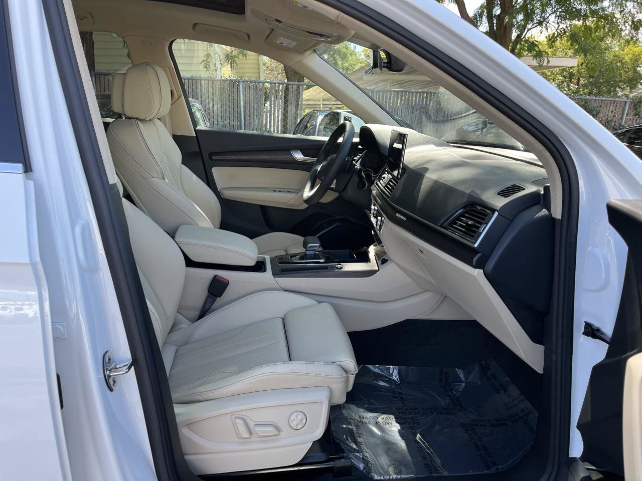 Used 2024 Audi Q5 e Premium AWD/4WD image 23