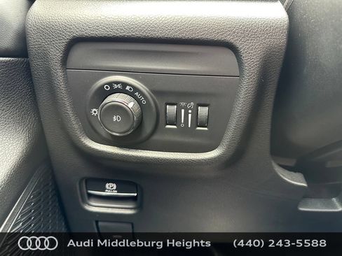 Used 2023 Jeep Grand Cherokee L Limited w/ Trailer Tow Group (B) AWD/4WD image 36