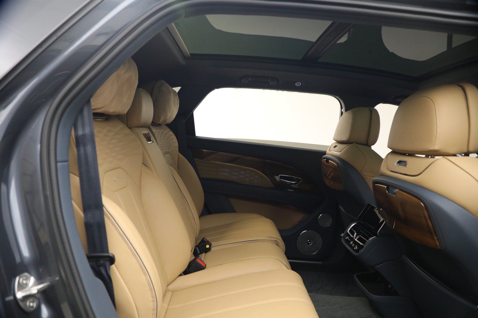 Certified 2026 Bentley Bentayga Extended Wheelbase AWD/4WD image 30