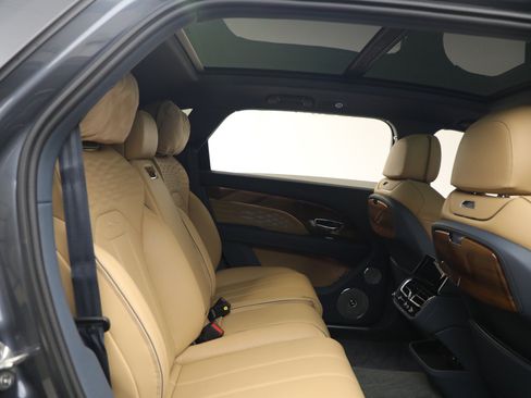 Certified 2026 Bentley Bentayga Extended Wheelbase AWD/4WD image 30