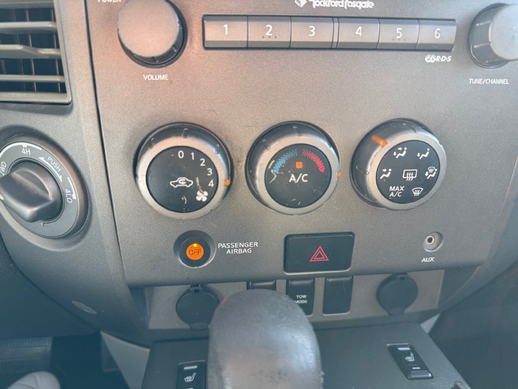 Used 2004 Nissan Titan LE w/ (NAV) Nissan Navigation Pkg AWD/4WD image 19