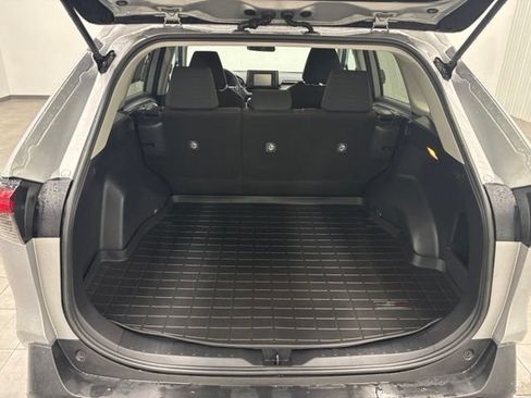 Used 2019 Toyota RAV4 LE w/ Carpet Mat Package FWD image 8