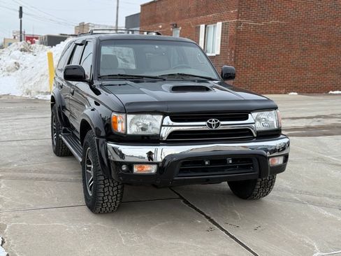 Used 2001 Toyota 4Runner SR5 image 3