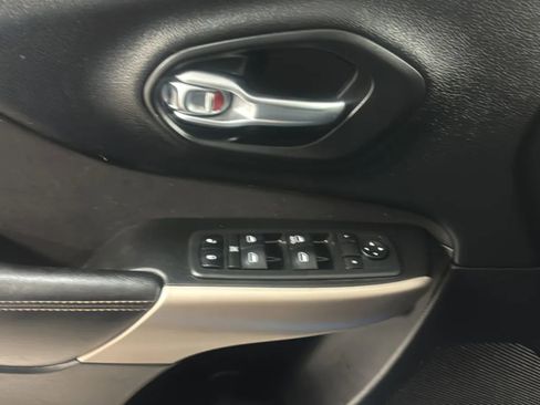 Used 2017 Jeep Cherokee Sport FWD image 15