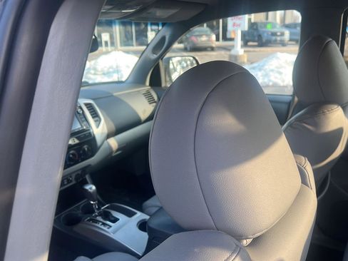 Used 2014 Toyota Tacoma 4x4 Double Cab w/ Limited Package image 16