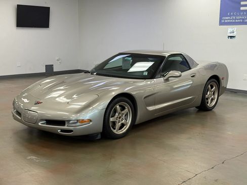 Used 1999 Chevrolet Corvette Coupe RWD image 4