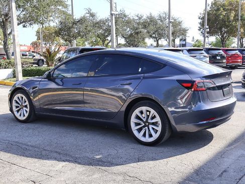 Used 2023 Tesla Model 3 Standard Range image 9