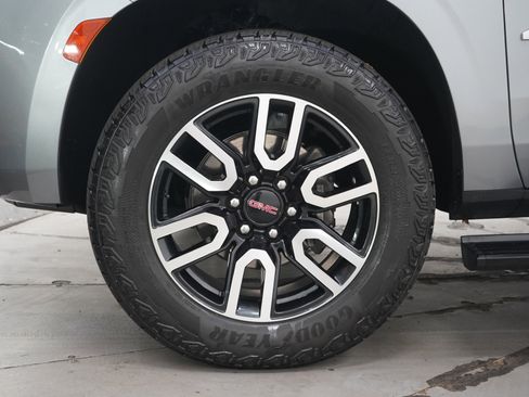 Used 2023 GMC Yukon AT4 w/ AT4 Premium Package AWD/4WD image 32