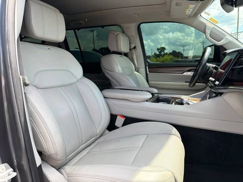Used 2022 Jeep Grand Wagoneer Series I AWD/4WD image 31