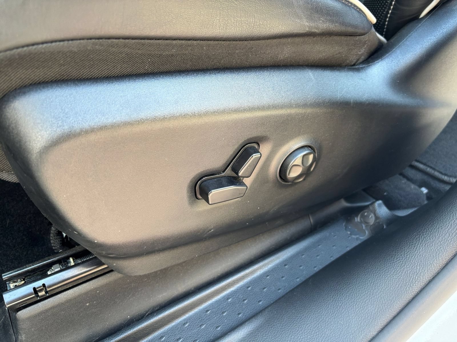 Used 2025 Chrysler Pacifica Limited FWD image 22