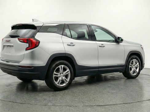 Used 2024 GMC Terrain SLE image 9