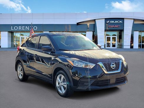 Used 2020 Nissan Kicks S image 3