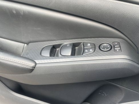 Used 2025 Nissan Altima 2.5 SV image 18