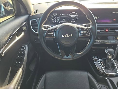 Certified 2025 Kia Seltos EX w/ EX Sunroof Package image 16