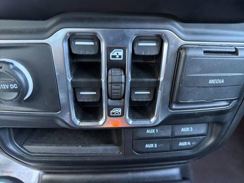 Used 2023 Jeep Wrangler Unlimited w/ Cold Weather Group AWD/4WD image 34