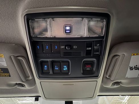 Used 2017 Toyota 4Runner Limited w/ Four Season Floor Mat Package AWD/4WD image 33