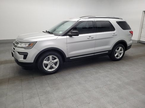 Used 2018 Ford Explorer XLT image 2