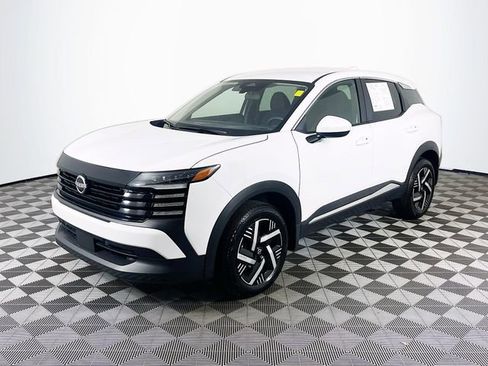Used 2025 Nissan Kicks SV FWD image 4