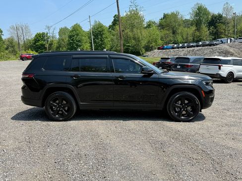 Used 2024 Jeep Grand Cherokee L Limited w/ Black Appearance Package AWD/4WD image 7