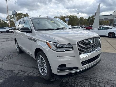 New 2024 Lincoln Navigator Reserve image 3