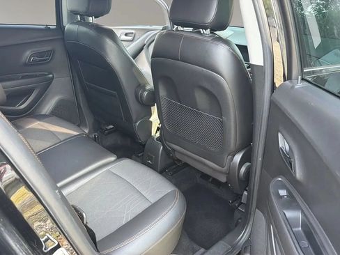 Used 2020 Chevrolet Trax LT AWD/4WD image 32