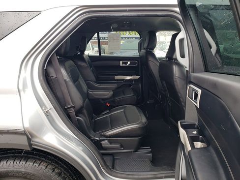 Certified 2022 Ford Explorer XLT w/ Equipment Group 202A AWD/4WD image 17