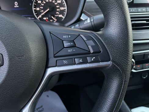 Used 2025 Nissan Altima 2.5 SV FWD image 28