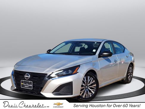 Used 2024 Nissan Altima 2.5 SV image 1
