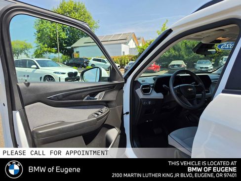 Used 2025 Chevrolet TrailBlazer LT AWD/4WD image 23