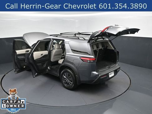 Used 2022 Nissan Pathfinder SV FWD image 2