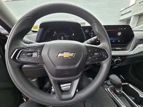 Used 2024 Chevrolet Trax LT FWD image 20