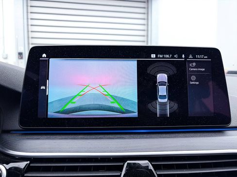 Used 2023 BMW 530e w/ M Sport Package image 7