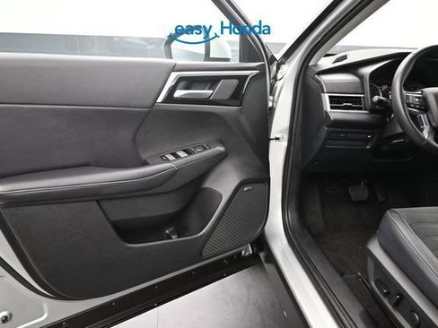 Used 2025 Mitsubishi Outlander SE AWD/4WD image 17
